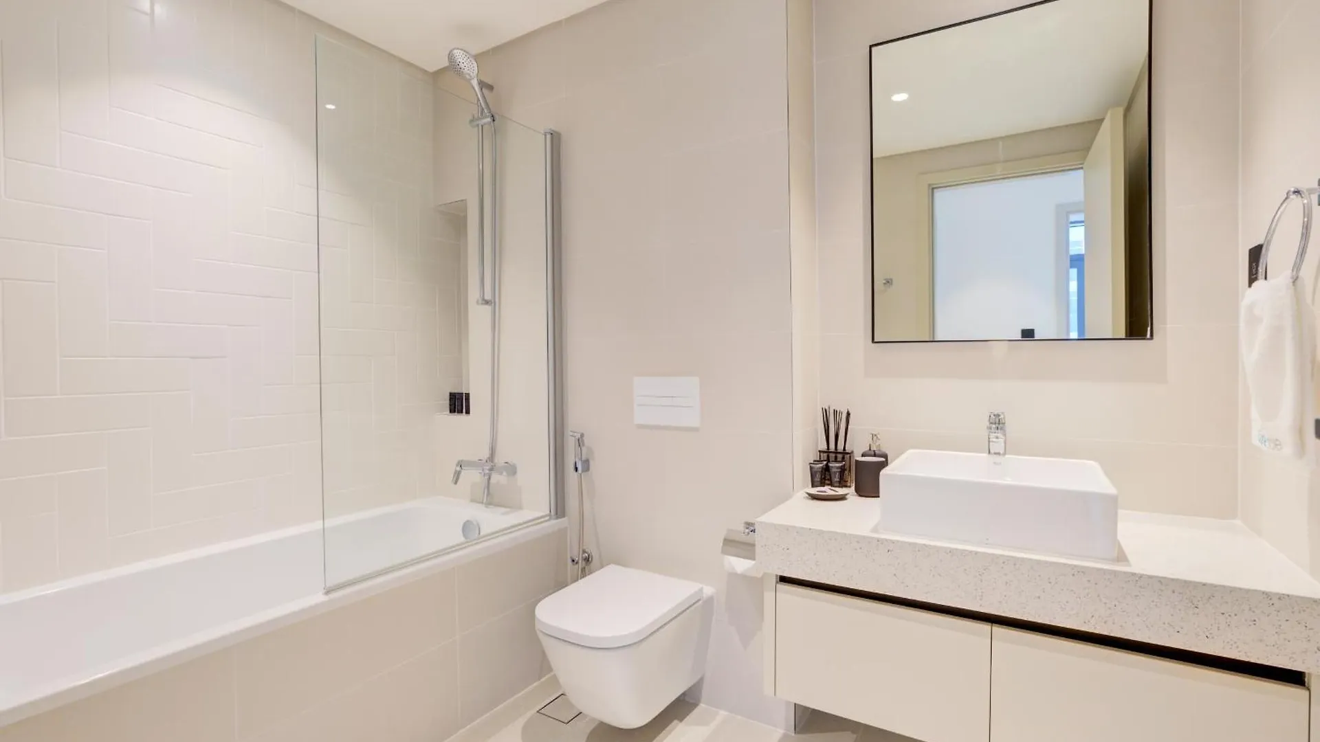 Coastal Chic 1 Bedroom Apartment W Private Beach Dubai
