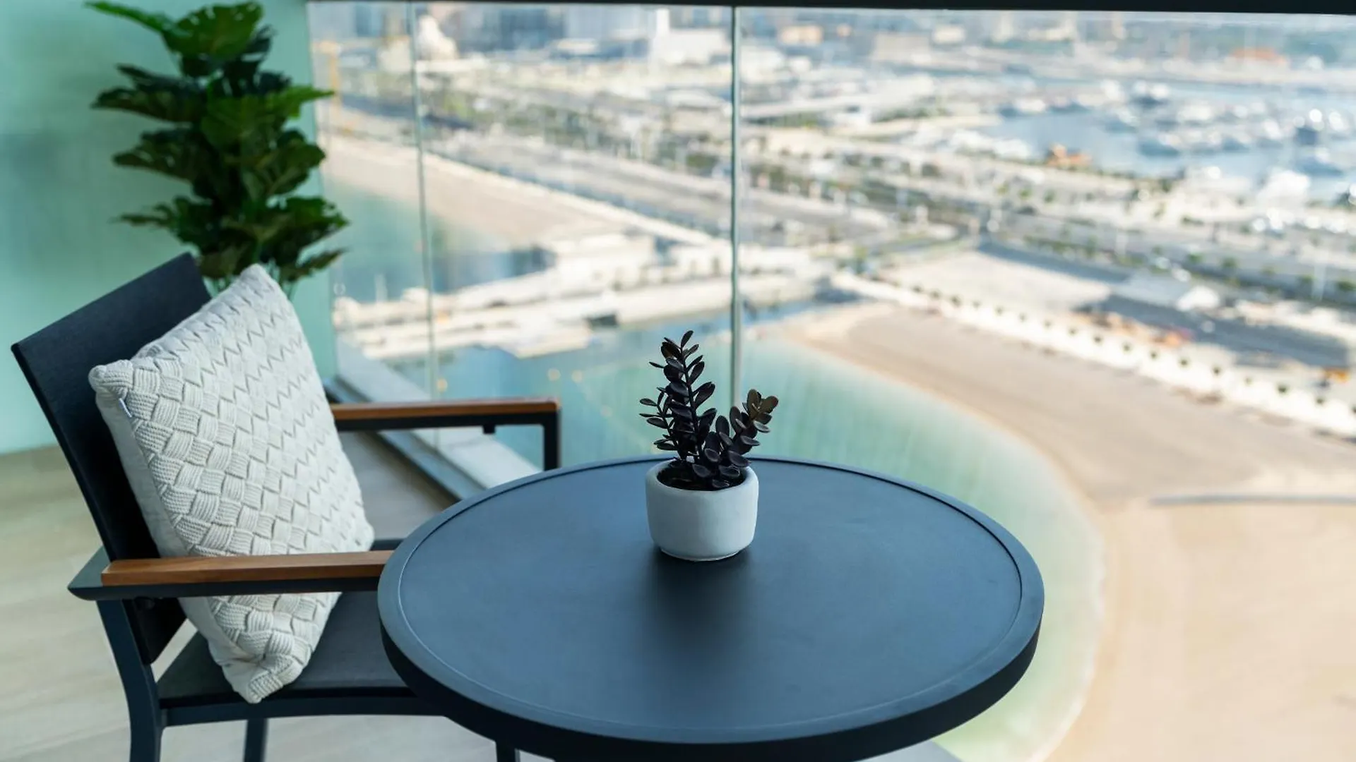 Coastal Chic 1 Bedroom Apartment W Private Beach Dubai Emirati Arabi Uniti